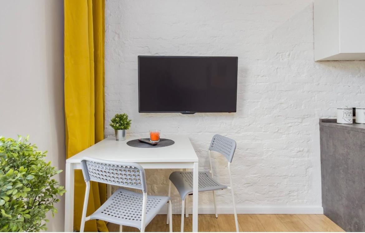 Kawalerka W Srodmiesciu 24 Apartman Łódź Kültér fotó